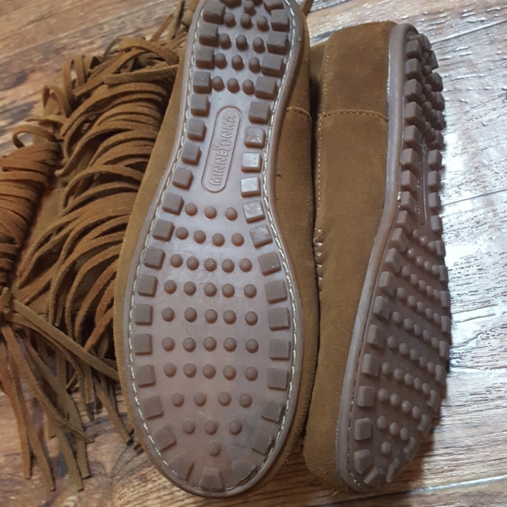 Minnetonka Brown Fringe Moccasins - Picture 5 of 7
